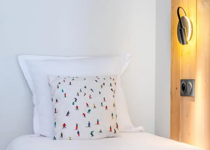 Discreet Alpine Luxury Art Of Living In メジェーヴ