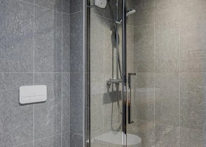 Discreet Alpine Luxury Art Of Living In アパート