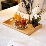 Discreet Alpine Luxury Art Of Living In Apartment *